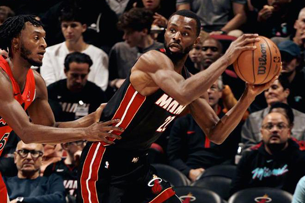 主场失守!热火三大主力下半场哑火,<a href=/24zhibolq/raptors/ target=_blank class=infotextkey>猛龙</a>逆转终结四连败